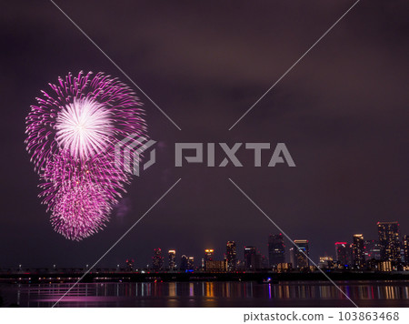 View the Naniwa Yodogawa Fireworks Festival from the riverbed View the Naniwa Yodogawa Fireworks Festival from the riverbed 103863468