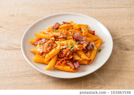 stir-fried penne pasta with kimchi and bacon 103863598