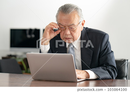 Businessman worry laptop computer 103864100