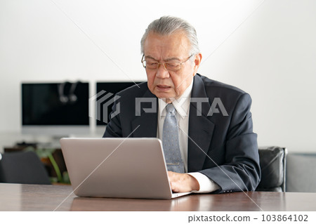 商人擔心膝上型計算機 103864102