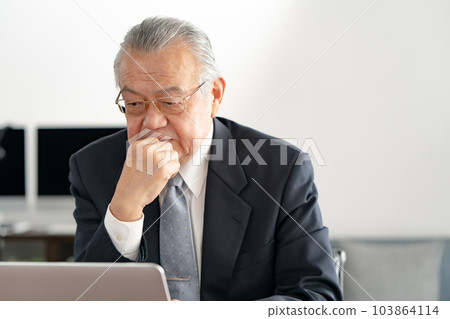 Businessman worry laptop computer 103864114
