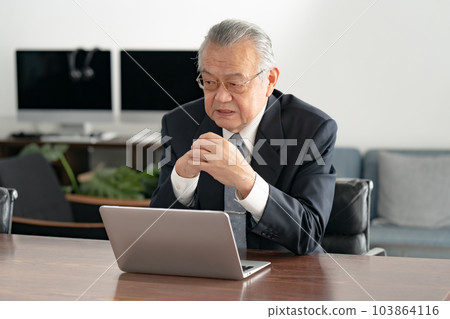 Businessman worry laptop computer 103864116