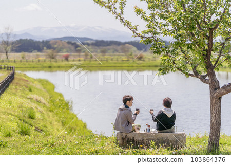 A couple taking a coffee break, waterfront, vintage style A couple taking a coffee break, waterfront, vintage style 103864376