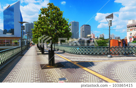 Scenery of the pedestrian deck at the east exit of Kawaguchi Station in Kawaguchi City, Saitama Prefecture Scenery of the pedestrian deck at the east exit of Kawaguchi Station in Kawaguchi City, Saitama Prefecture 103865415