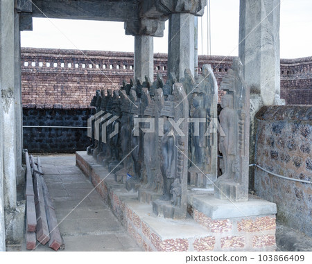 Stone statues at Gomateshwara statue annexe Stone statues at Gomateshwara statue annexe 103866409