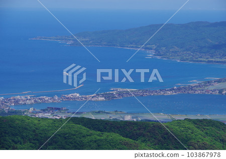 Sado City, Niigata Prefecture Ryotsu Bay, Lake Kamo and the scenery of the departing ferry Sado City, Niigata Prefecture Ryotsu Bay, Lake Kamo and the scenery of the departing ferry 103867978