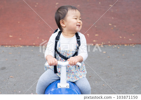 Japanese children 103871150