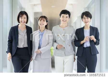 女性業務團隊形象 女性業務團隊形象 103871511