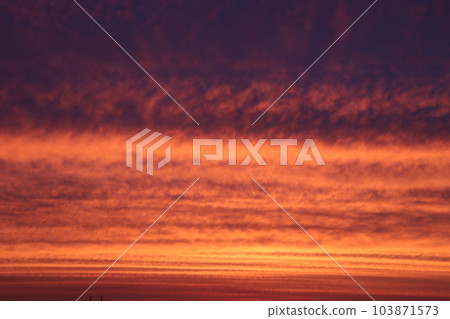 傍晚黃昏卷積雲大阪日落前的地震云自然現象 103871573