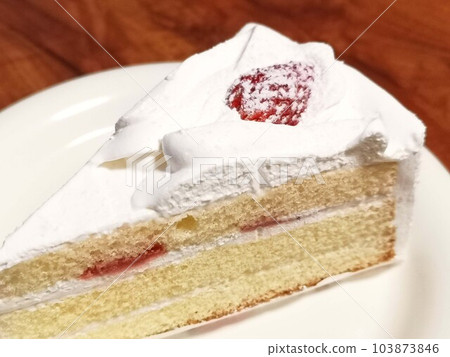 shortcake on a plate 103873846