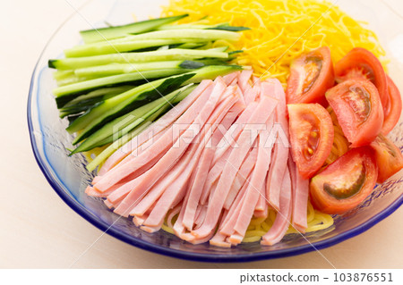 chilled Chinese noodles  103876551