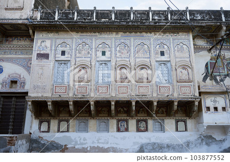 Old Haveli in Shekhawati. Marwari merchants constructed grand havelis in the Shekhawati region dated 17th to 19th centuries richly decorated with painted murals, Nawalgarh, Rajasthan, India 103877552