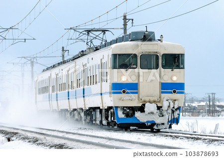 Hokuriku Main Line Mikawa-Kaga Kasama JR West 413 series B11 formation (Kanazawa) Hokuriku Main Line Mikawa-Kaga Kasama JR West 413 series B11 formation (Kanazawa) 103878693