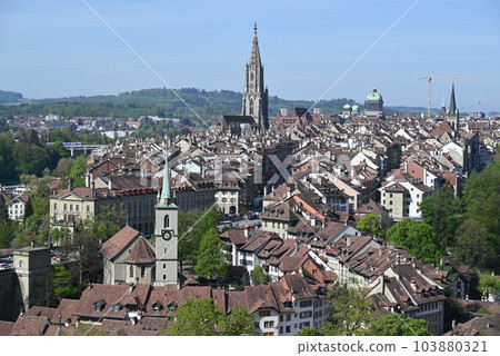 [Switzerland] Old Town of Bern seen from Rose Park 103880321