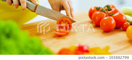 Closeup on woman cutting tomato 103882799