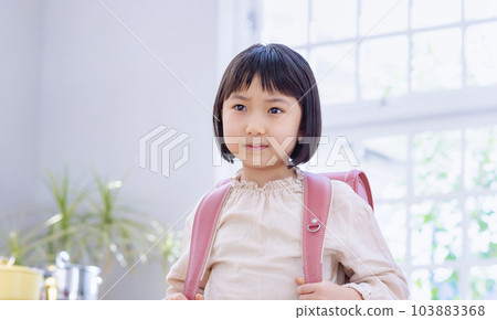 擔心上學的小學生 擔心上學的小學生 103883368