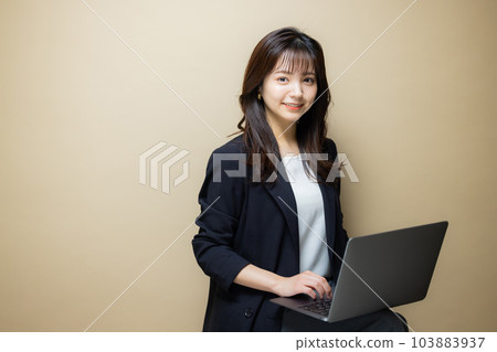 Business woman beige bag 103883937