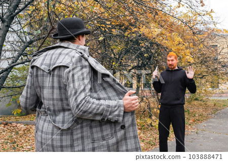 Pervert exhibitionist in the park scares a robber 103888471