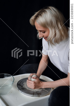 ceramist works behind a potter's wheel  103889001