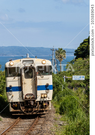 日南線木波40貫穿碧海藍天的亞久里岬 日南線木波40貫穿碧海藍天的亞久里岬 103889043