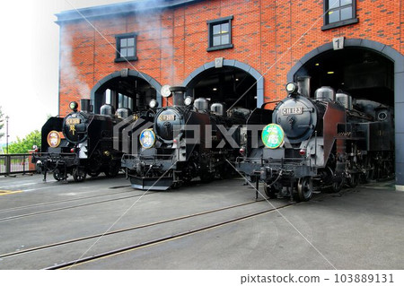 奇蹟般的景色♪同類型的3台蒸汽機車的威嚴... 3台蒸汽機車Taiju排成扇形機車 103889131