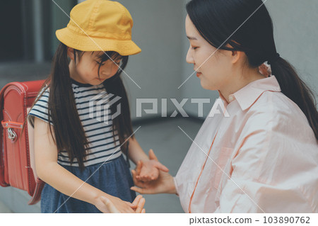 小學學生 小學生 媽媽 103890762