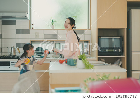 廚房 父母和小孩 親子 103890788