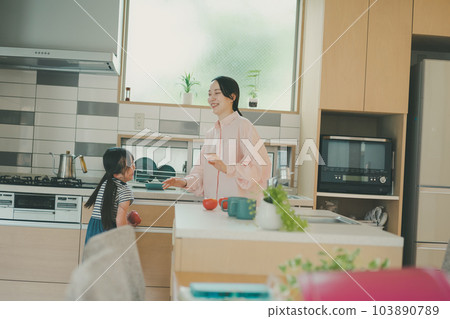 廚房 父母和小孩 親子 103890789