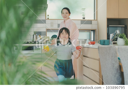 廚房 父母和小孩 親子 103890795