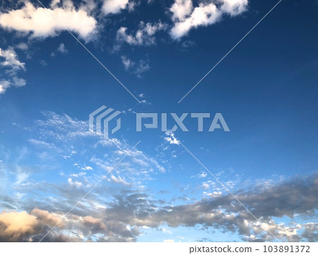 "Hawaii" Blue sky and clouds in early summer 103891372