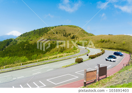 箱根蘆之湖展望公園停車場和富士山 箱根蘆之湖展望公園停車場和富士山 103891403