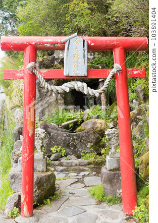 一之仙神社的紅色鳥居 103891404