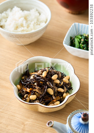 用大豆燜魚 用大豆燜魚 103892238