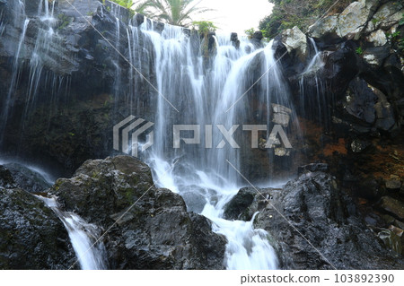 This is a beautiful view of Sojeongbang Waterfall in Seogwipo, Jeju Island. This is a beautiful view of Sojeongbang Waterfall in Seogwipo, Jeju Island. 103892390