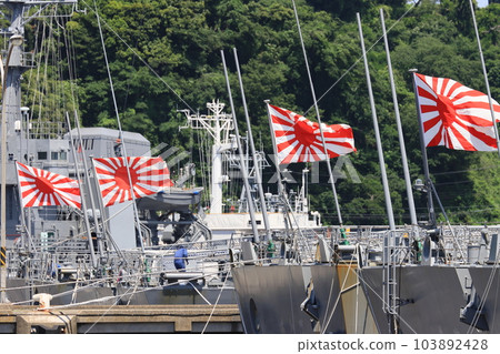 護航艦掛旭日旗 護航艦隊 護航艦隊基地 旭日旗 103892428