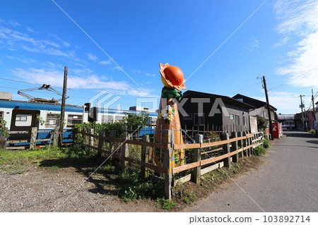 Chiba, Choshi, Choshi Electric Railway, a train stopping at Tokawa Station 103892714