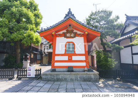 Rokudo Chinno-ji Temple Bell Tower (Welcome Bell)--Komatsu-cho, Higashiyama-ku, Kyoto-- Rokudo Chinno-ji Temple Bell Tower (Welcome Bell)--Komatsu-cho, Higashiyama-ku, Kyoto-- 103894948