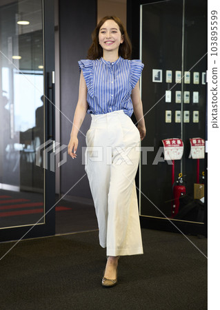 Fashionable woman going to the office Fashionable woman going to the office 103895599
