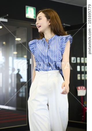 Fashionable woman going to the office 103895779