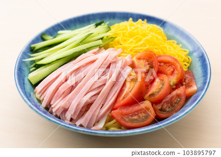 chilled Chinese noodles  103895797