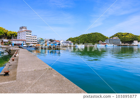 Katsuura Port when the fresh greenery shines, Nachikatsuura Town, Wakayama Prefecture 103895877