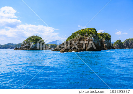 From the Kinomatsushima Pleasure Boat Tour in Nachikatsuura Town, Wakayama Prefecture 103895887