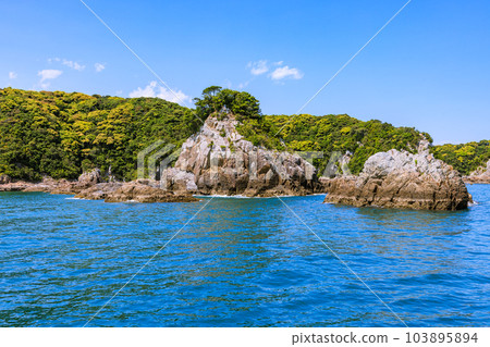 From the Kinomatsushima Pleasure Boat Tour in Nachikatsuura Town, Wakayama Prefecture 103895894