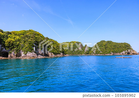From the Kinomatsushima Pleasure Boat Tour in Nachikatsuura Town, Wakayama Prefecture 103895902
