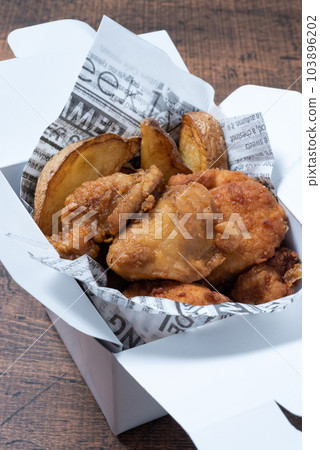 炸雞和土豆垂直位置 103896202