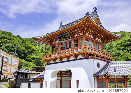 武雄溫泉塔門（佐賀縣武雄市），不使用一根釘子的獨特建築 103897064