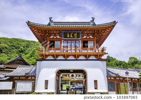 武雄溫泉塔門（佐賀縣武雄市），不使用一根釘子的獨特建築 103897065