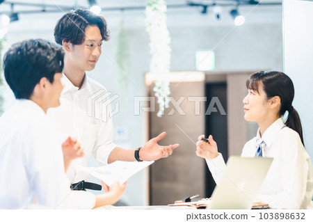 自由討論的業務團隊 自由討論的業務團隊 103898632