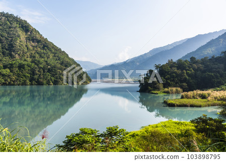 The beautiful scenery of Wujie Reservoir in Nantou County, Taiwan. 103898795