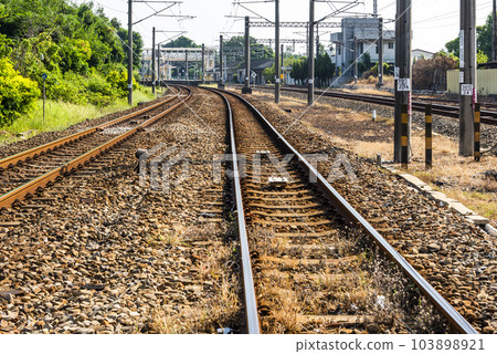 Close-up of the railway in Taiwan. It has a strong sense of perspective. 103898921